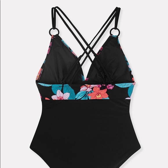 Floral O-Ring Criss Cross Tummy Control One-Piece Swimsuit from Cupshe - Size XL - Picture 5 of 5